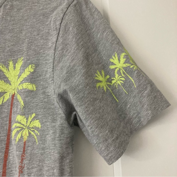 Disney Brand T-Shirt Palm Trees and Mickey ☁️✨🏰🌴 Unisex - Picture 3 of 5